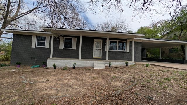 2902 N Erie Avenue, Russellville, AR 72802