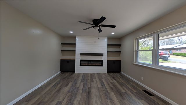 2902 N Erie Avenue, Russellville, AR 72802