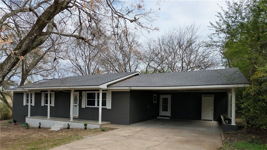 2902 N Erie Avenue, Russellville, AR 72802