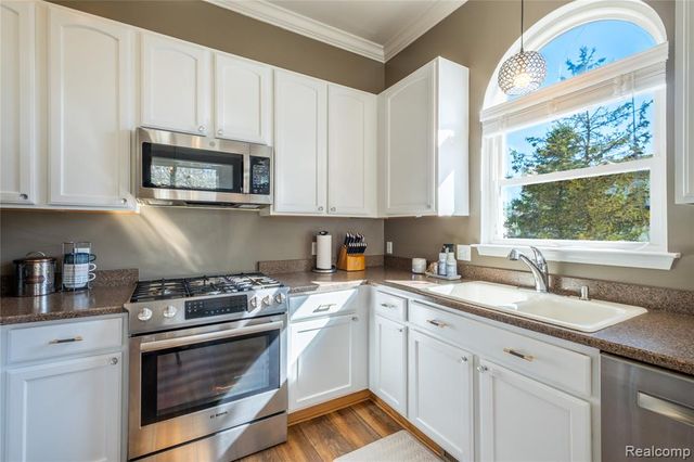 1245 Portsmouth Drive, Howell, MI 48843