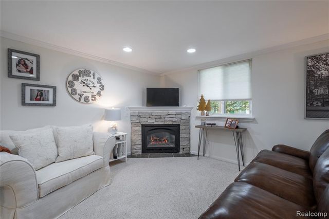 1245 Portsmouth Drive, Howell, MI 48843