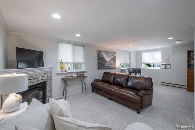 1245 Portsmouth Drive, Howell, MI 48843