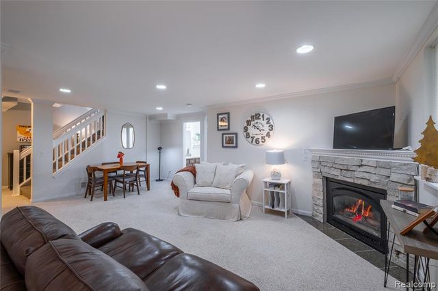 1245 Portsmouth Drive, Howell, MI 48843