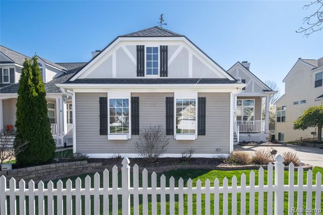 1245 Portsmouth Drive, Howell, MI 48843