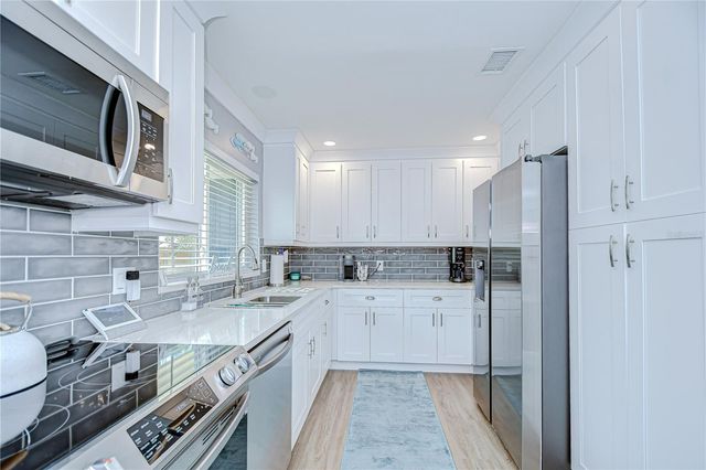 130 63RD STREET S, St Petersburg, FL 33707