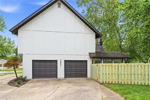 9100 Dearborn Street, Overland Park, KS 66207
