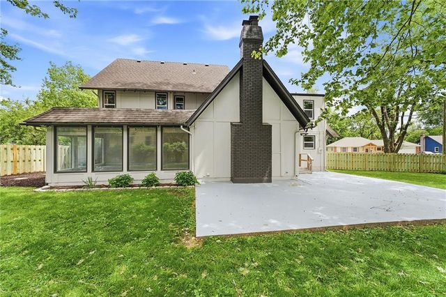 9100 Dearborn Street, Overland Park, KS 66207