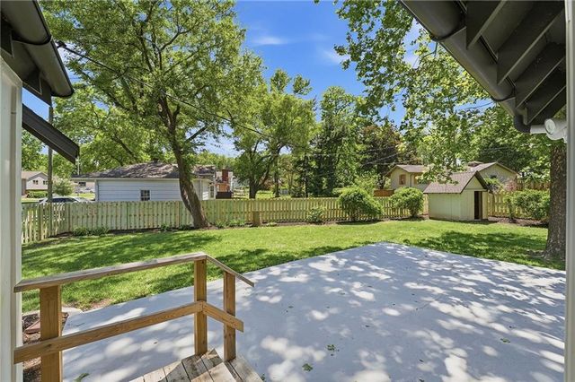 9100 Dearborn Street, Overland Park, KS 66207
