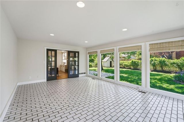 9100 Dearborn Street, Overland Park, KS 66207