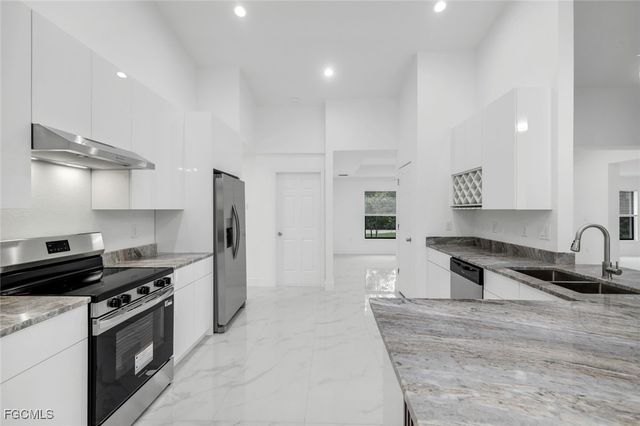 1102 Edison AVE, Lehigh Acres, FL 33972