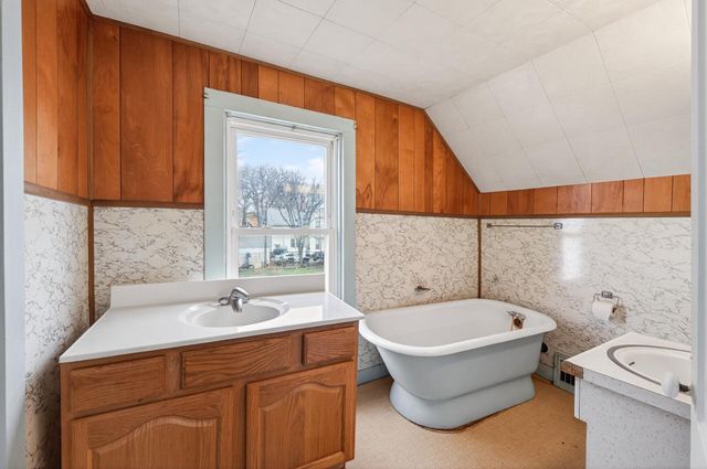 510 5th Street NW, Faribault, MN 55021