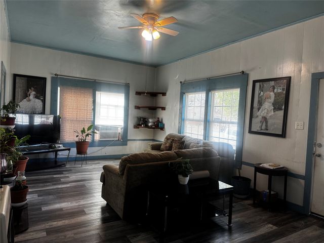 701 Van Sickle Street, Sulphur Springs, TX 75482