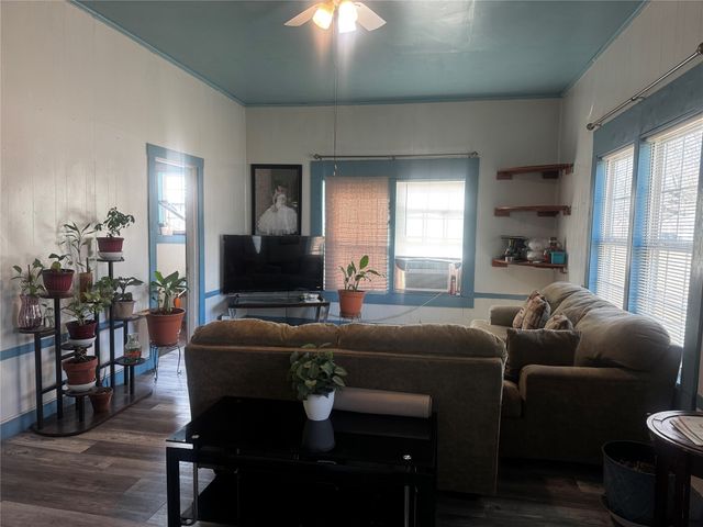 701 Van Sickle Street, Sulphur Springs, TX 75482