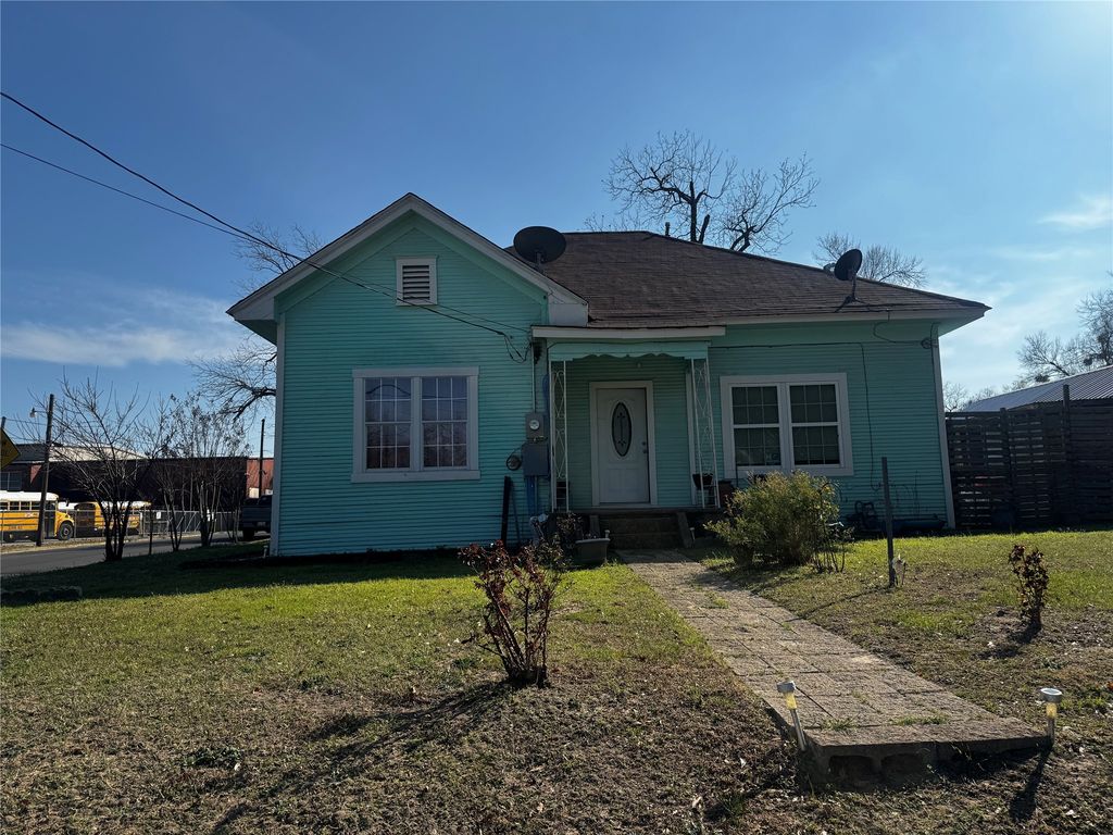 701 Van Sickle Street, Sulphur Springs, TX 75482