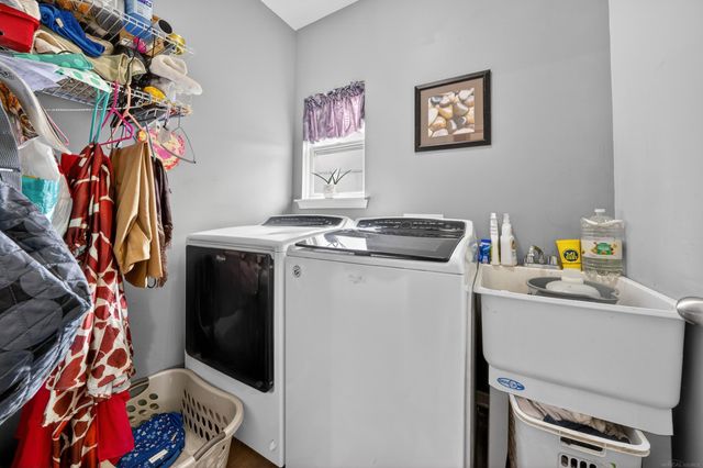 37655 Maddi Court, New Baltimore, MI 48047