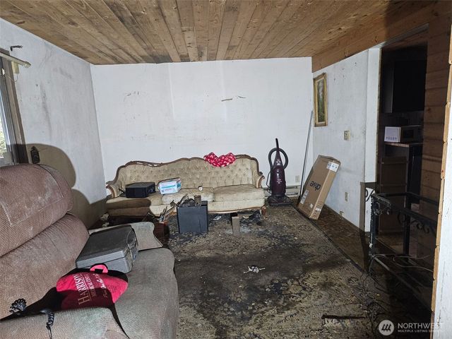 1310 NE Collins Lake Drive, Tahuya, WA 98588