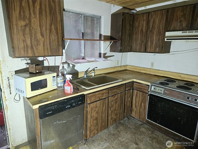 1310 NE Collins Lake Drive, Tahuya, WA 98588