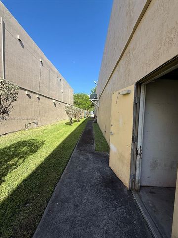 15075 SW 137th St 6, Miami, FL 33196