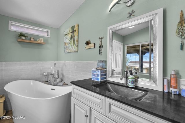 1550 W Eagle Way, Amado, AZ 85645