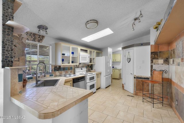 1550 W Eagle Way, Amado, AZ 85645