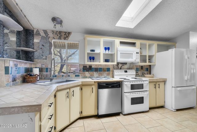 1550 W Eagle Way, Amado, AZ 85645