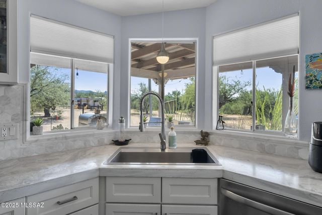 1550 W Eagle Way, Amado, AZ 85645