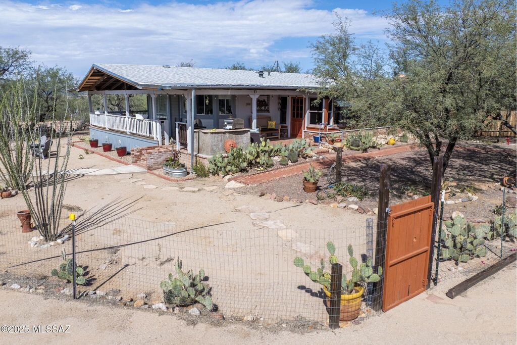Image 1 of property listing at 1550 W Eagle Way, Amado, AZ 85645