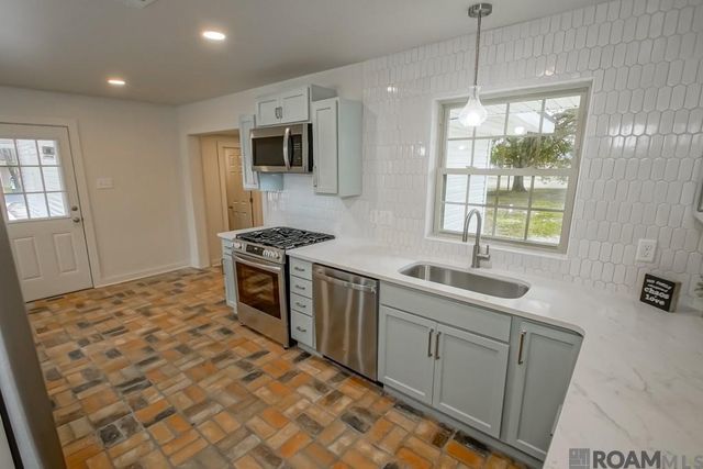 9688 Tanglewood Dr, Baton Rouge, LA 70818