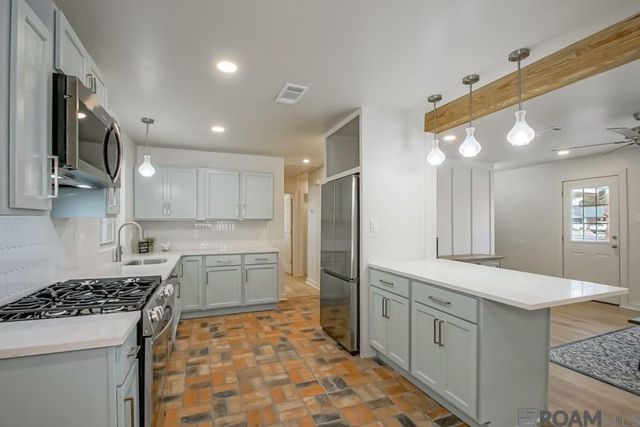 9688 Tanglewood Dr, Baton Rouge, LA 70818