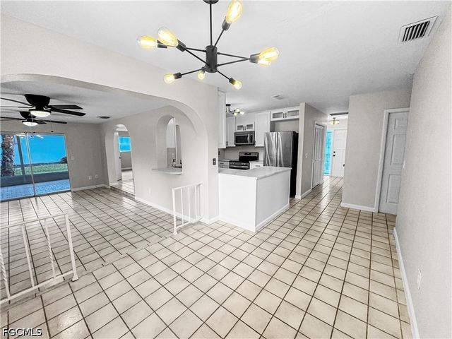 206 SE 46th TER, Cape Coral, FL 33904