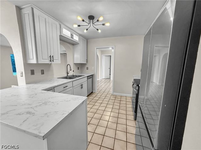 206 SE 46th TER, Cape Coral, FL 33904