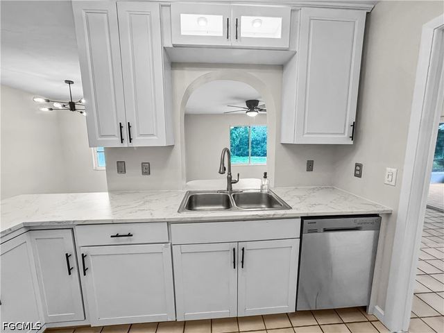 206 SE 46th TER, Cape Coral, FL 33904