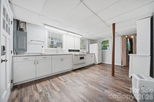 3210 W Calvin Street, Claremont, NC 28610