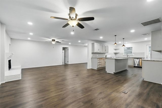 9337 Heron Drive, Fort Worth, TX 76108