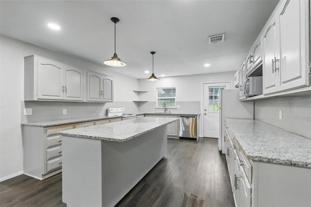 9337 Heron Drive, Fort Worth, TX 76108