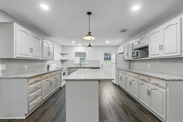 9337 Heron Drive, Fort Worth, TX 76108