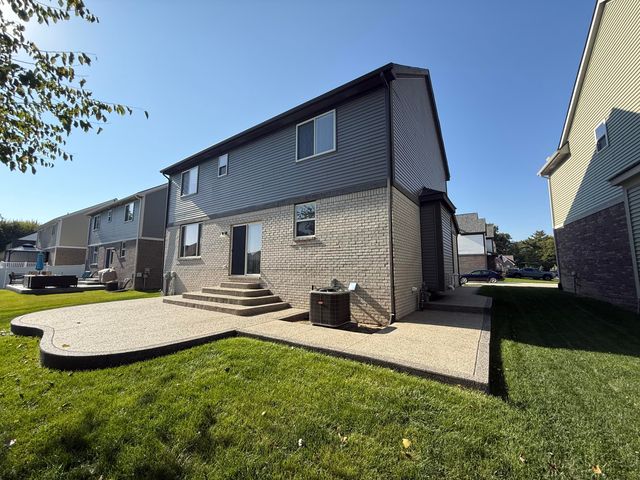 29371 Bayside Circle N, Chesterfield Twp, MI 48047