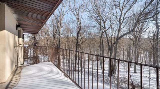 2 Dogwood 2, Selden, NY 11784