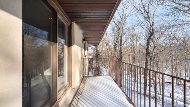 2 Dogwood 2, Selden, NY 11784