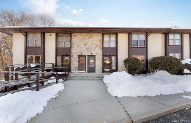 2 Dogwood 2, Selden, NY 11784