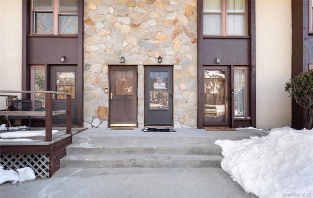 2 Dogwood 2, Selden, NY 11784