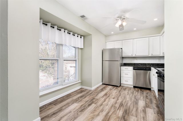 2 Dogwood 2, Selden, NY 11784