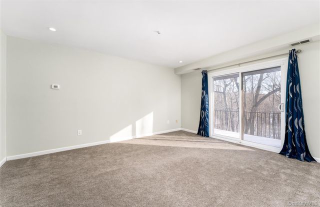 2 Dogwood 2, Selden, NY 11784