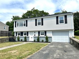 16 Goulart Avenue, Bristol, RI 02809