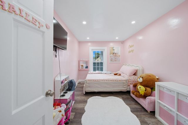 74 Leonard St, Boston, MA 02122