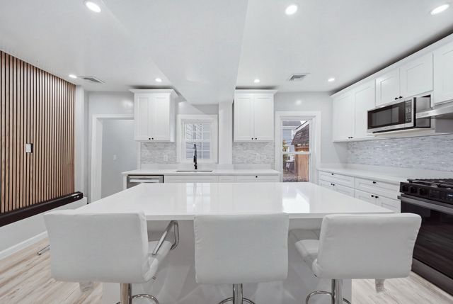 74 Leonard St, Boston, MA 02122