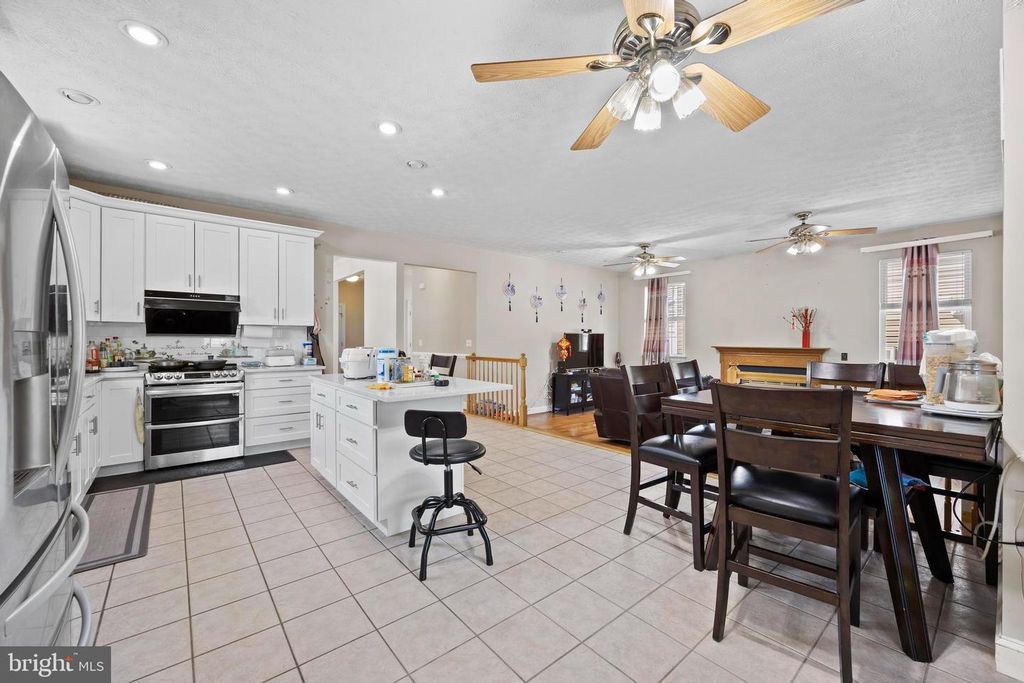 Image 11 of property listing at 380 SOUTH DR, Severna Park, MD 21146