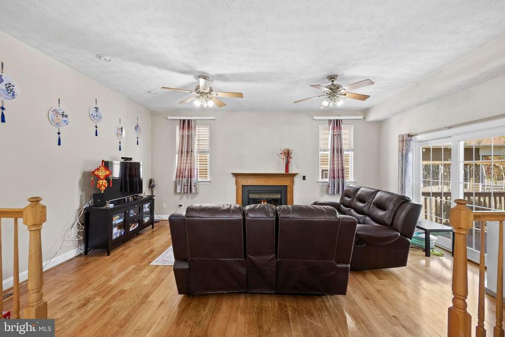 Image 12 of property listing at 380 SOUTH DR, Severna Park, MD 21146