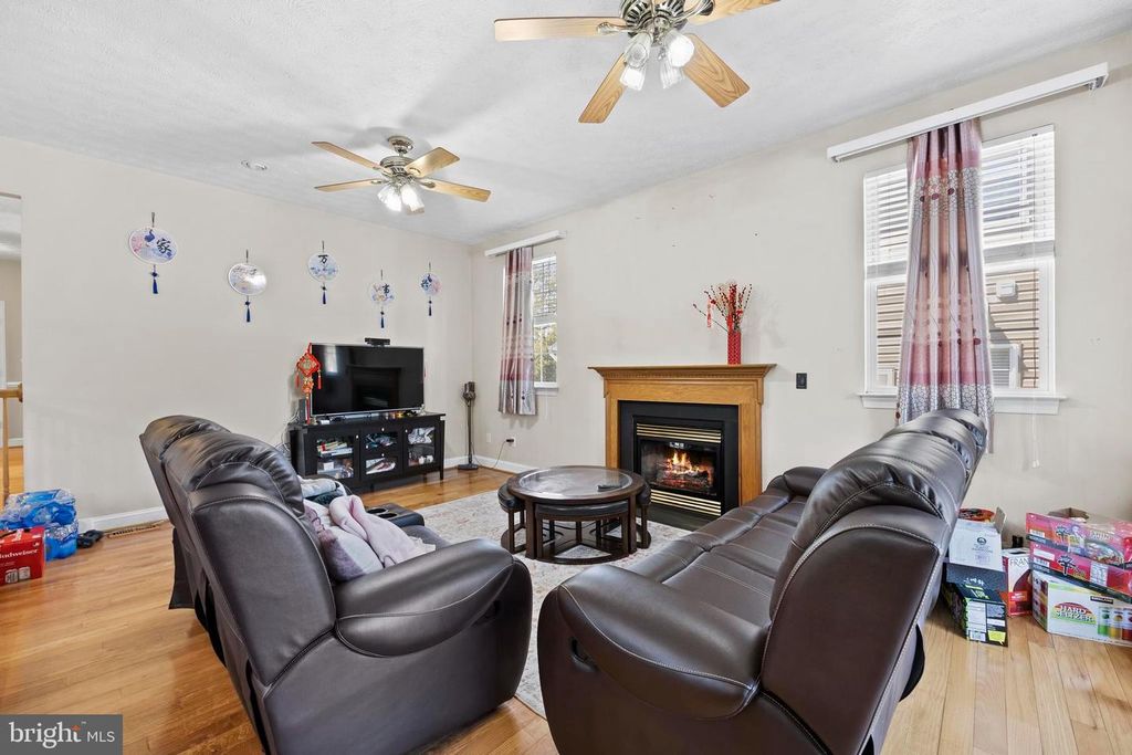 Image 13 of property listing at 380 SOUTH DR, Severna Park, MD 21146
