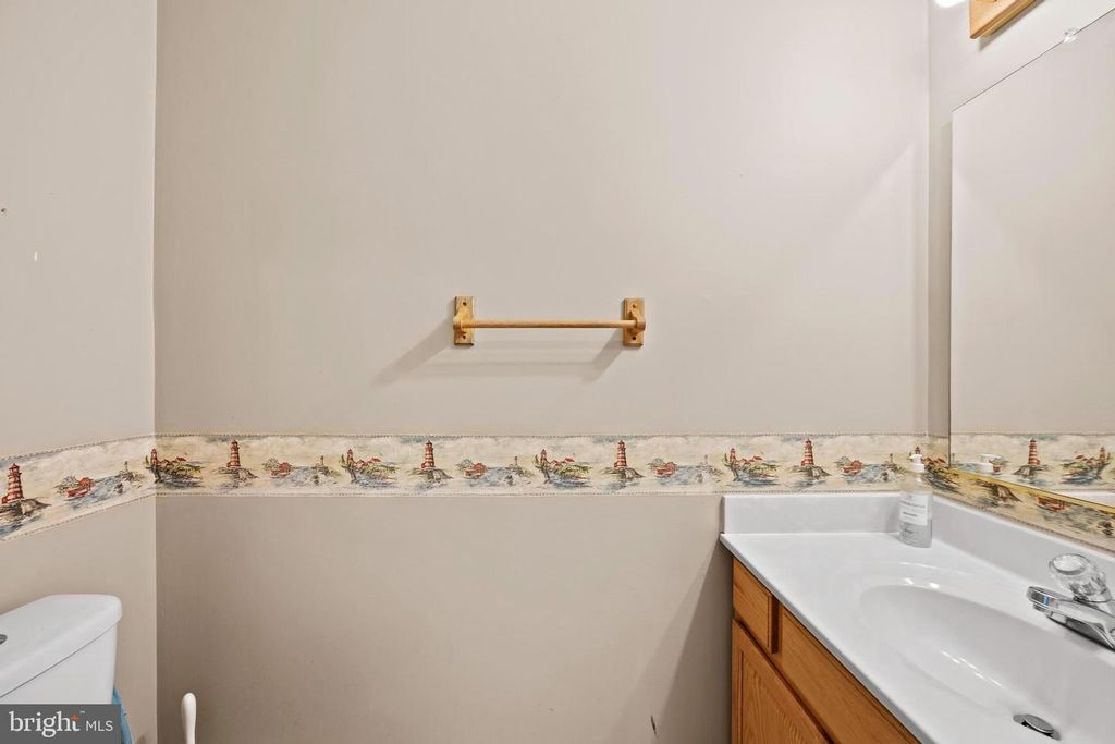 Image 15 of property listing at 380 SOUTH DR, Severna Park, MD 21146
